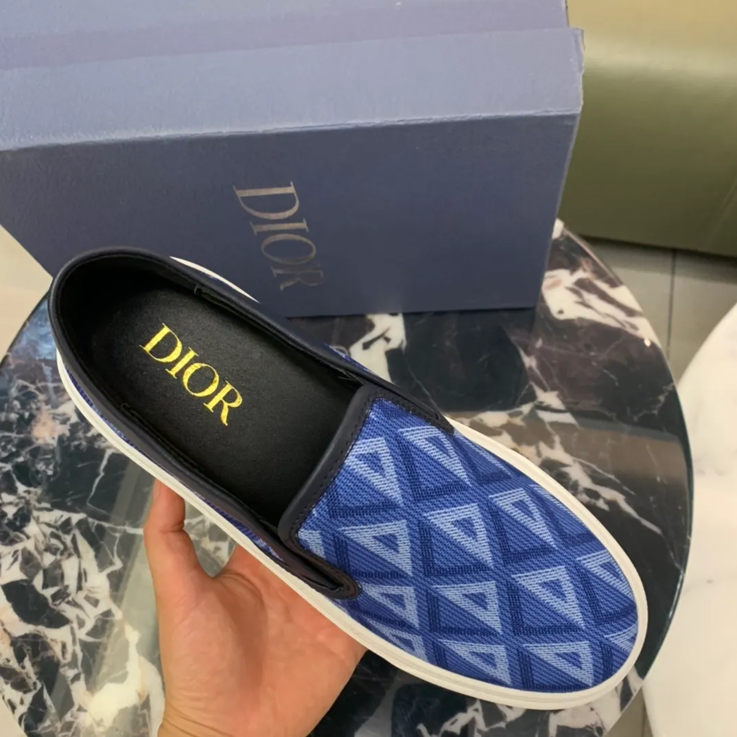 Men's men's shoes 💰360, Dior series casual shoes 👟🔥🕷🕷【Dior】Dior New casual men's shoes are launched in Hong Kong counters. Official website 1:1 production. Original Italian materials. Designed by European and American masters. Perfect shape to create counter quality, solid color rubber wear-resistant outsole and classic dazzling head! Super versatile and very comfortable. High-end without losing taste, fashionable and novel! ! Absolute focus! Code number: 38-45